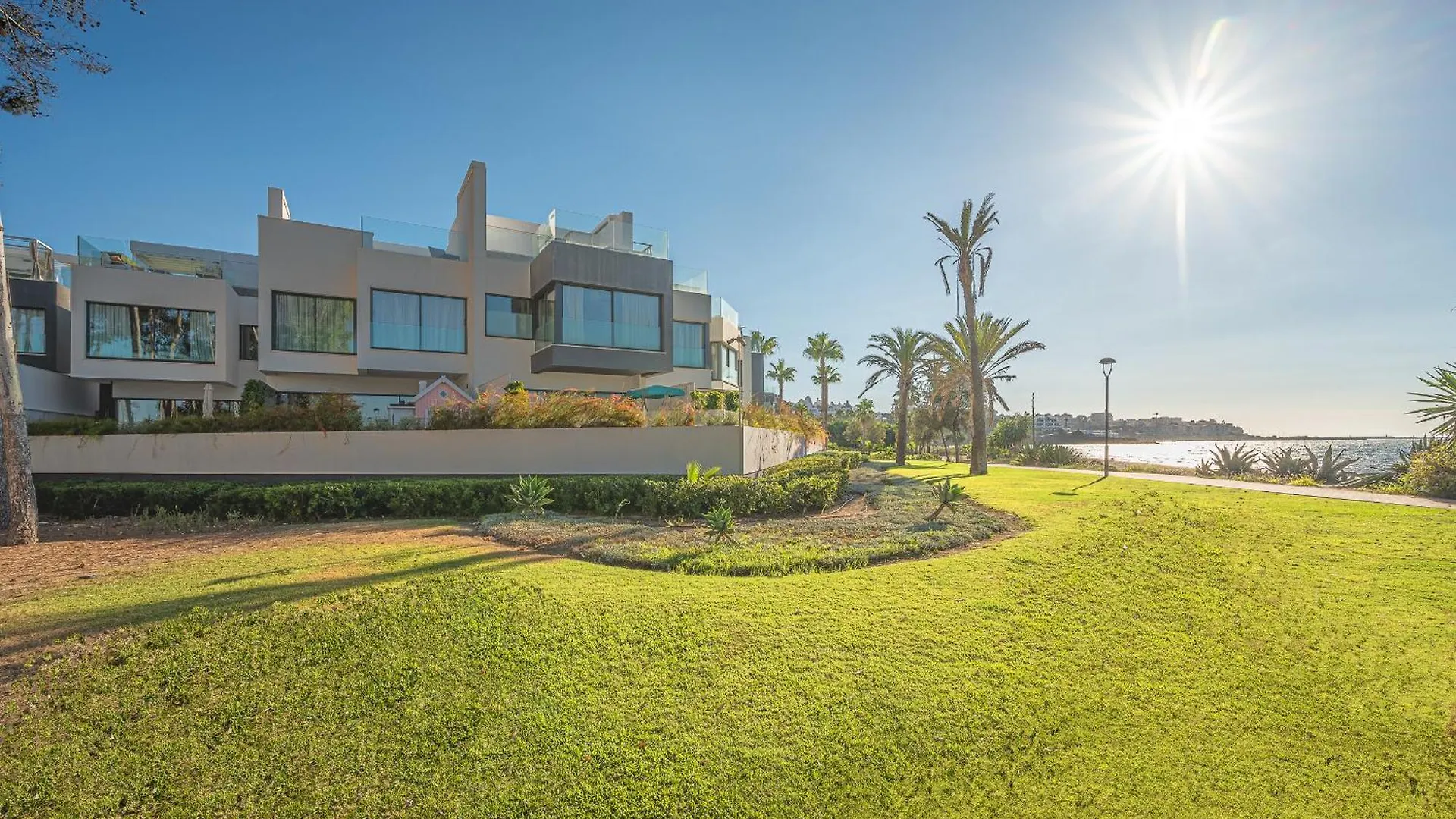 The Island, Estepona, Casa 6 Luxury Beachfront Holiday home Estepona