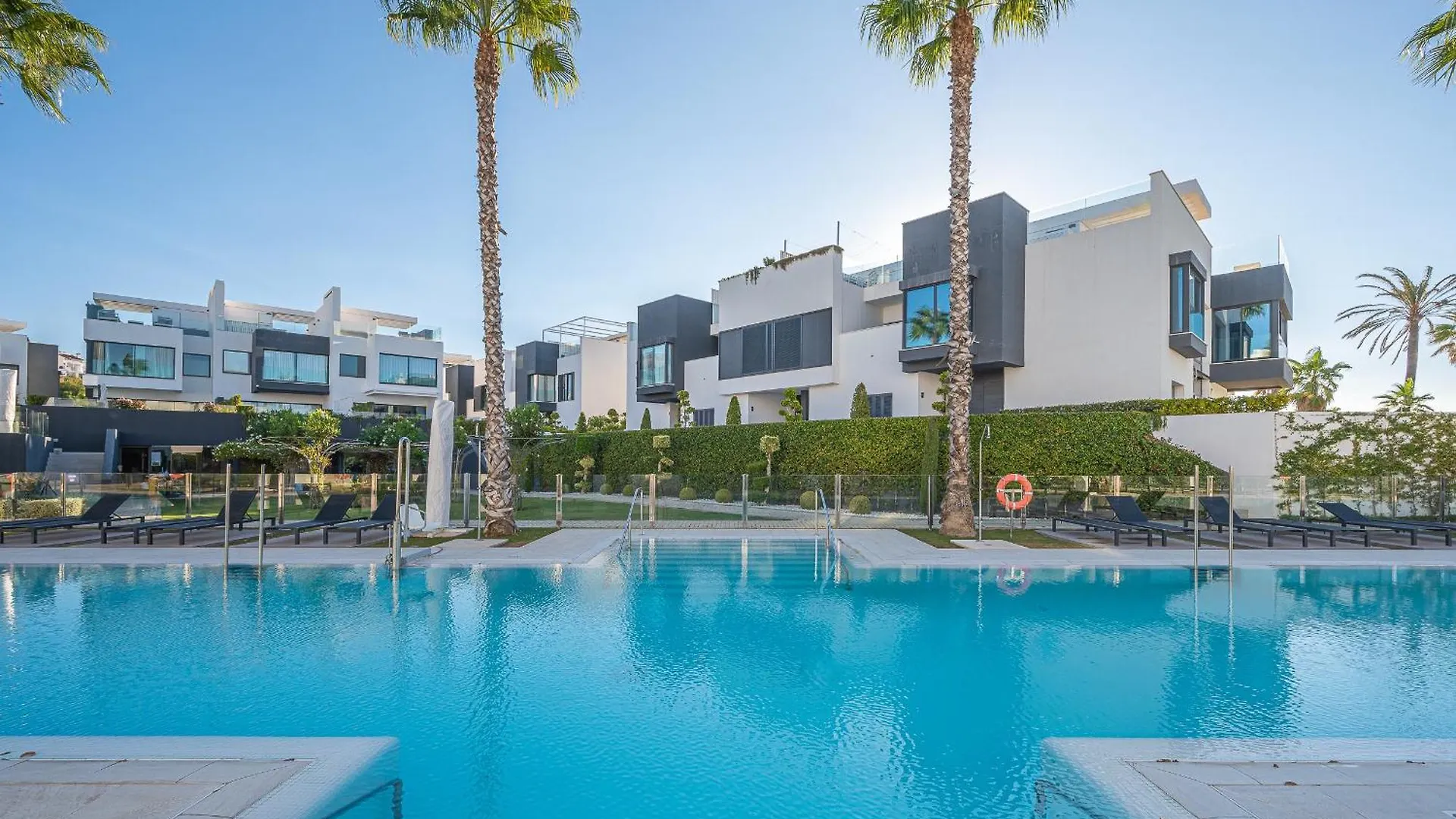 The Island, Estepona, Casa 6 Luxury Beachfront Holiday home
